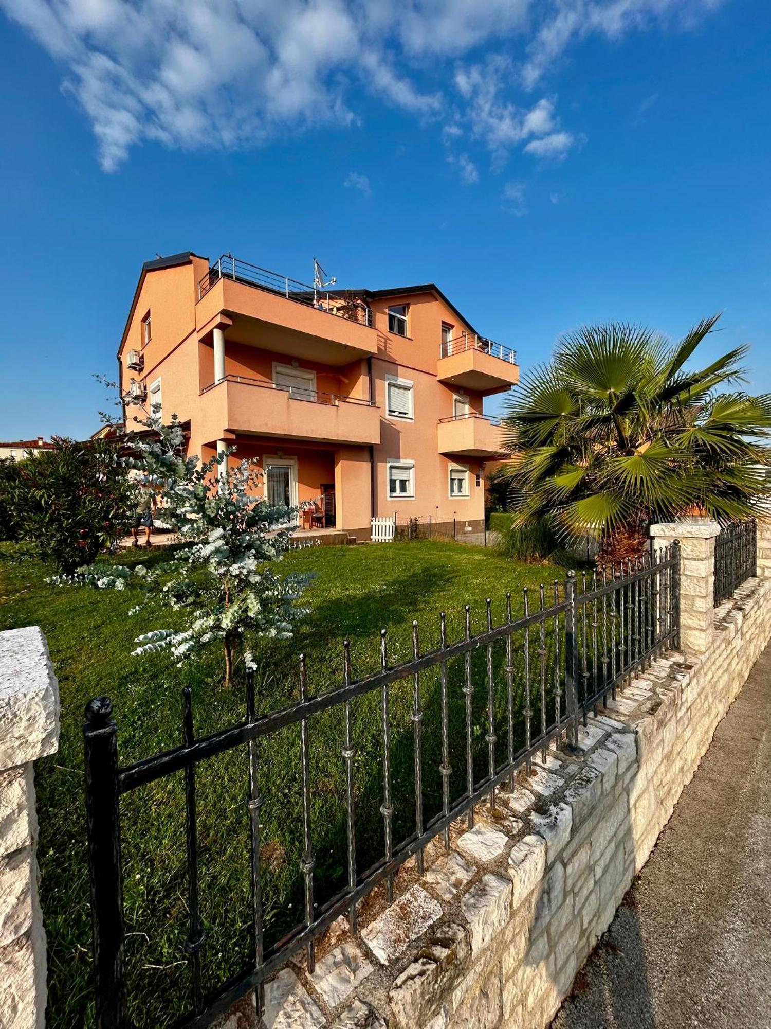 Guest House Gloria Novigrad Istria Exterior foto